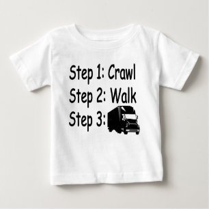 Grand camion de Baby Steps conduisant un t-shirt