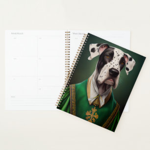 Grand chien Danse en tenue de la Saint Patrick
