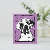 Grand Danois annonçant les cartes code QR (Debout devant)