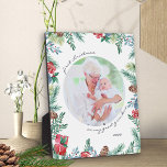 Grand grand-mère Premier Noël Baby Photo Plaque<br><div class="desc">Belle plaque photo avec aquarelle fleurs de noël et verdure d'hiver avec cônes de pin saint mistletoe et baies Le modèle photo est mis en place pour vous d'ajouter votre photo (instagram carré fonctionnera parfaitement), qui sera automatiquement affiché en format rond. Le texte est écrit en caractères manuscrits décontractés et...</div>
