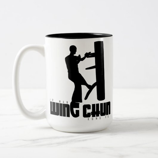 Grand Master - IP Man "Wing Chun" houten dummy Tweekleurige Koffiemok (Links)