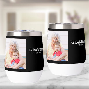 Grand-mère a établi une photo noire audacieuse