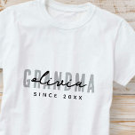 Grand-mère depuis 20XX Moderne Simple Preppy<br><div class="desc">Ce design simple et moderne est composé de la typographie de san serif.</div>