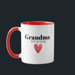 Grand-mère Faire-part de naissance Mug<br><div class="desc">Grand-mère Est. 20XX. Ce design mignon est la façon parfaite d'annoncer votre grossesse à une nouvelle grand-mère, grand-mère, gamma, nana, mamie, etc. Grand cadeau de la Fête des Mères pour n'importe quel grand-parent d'être. Qu'il s'agisse d'un garçon, d'une fille, de jumeaux, de triplets, ou d'un seul paquet de joie. Idéal...</div>