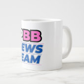 Grand mug de l'équipe de nouvelles PBB (Devant droit)