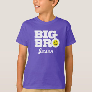 Grand nom bro blanc sur t-shirt enfant violet