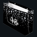 Grand Sac Cadeau 18 ans de faux diamants à l'âge du nom noir<br><div class="desc">Un sac cadeau de 18e anniversaire élégant et glamour.  Fond noir et faux diamants. Modèles pour un nom et 18 ans.  Lettres blanches et grises.  Le nom est écrit avec un script de style écrit à la main.</div>