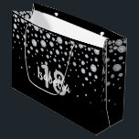 Grand Sac Cadeau 18 ans de faux diamants à l'âge du nom noir<br><div class="desc">Un sac cadeau de 18e anniversaire élégant et glamour.  Fond noir et faux diamants. Modèles pour un nom et 18 ans.  Lettres blanches et grises.  Le nom est écrit avec un script de style écrit à la main.</div>