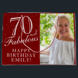 Grand Sac Cadeau 70 et fabuleux Elegant Red 70th Birthday Photo<br><div class="desc">70 et Fabulous Elegant Red 70th Birthday Photo Cadeau Sac. 70 et texte fabuleux en script tendance avec un nom sur un arrière - plan rouge. Personnalisez-le avec votre photo,  nom et âge. C'est un grand sac cadeau photo personnalisé pour l'anniversaire d'une femme.</div>