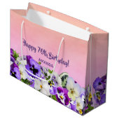 Grand Sac Cadeau 70e anniversaire rose floraux violets monogramme (Devant Angle)