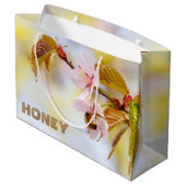 Grand Sac Cadeau Abeille Sur Une Fleur De Cerise (Dos Angle)