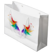 Grand Sac Cadeau Ailes fluffy arc-en-ciel (Devant Angle)