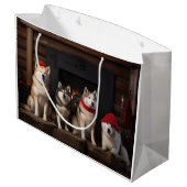 Grand Sac Cadeau Akita par le Noël de la cheminée (Dos Angle)