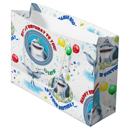 Grand Sac Cadeau Anniversaire de enfant de thème requin (Devant Angle)
