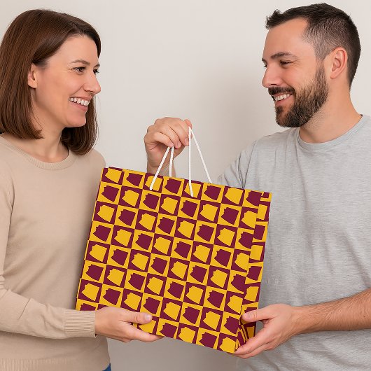 Grand Sac Cadeau Arizona Maroon and Gold Checker Pattern