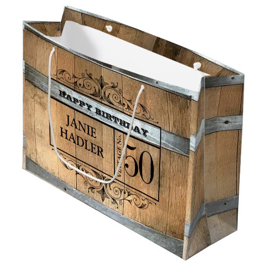 Grand Sac Cadeau Baril de Whiskey rustique 50e anniversaire (Devant Angle)