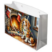 Grand Sac Cadeau Beagle Sitting by Fireplace with Christmas Lights (Dos Angle)