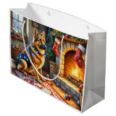 Grand Sac Cadeau Belgian Shepherd Fireplace with Christmas Lights (Dos Angle)