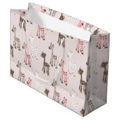 Grand Sac Cadeau Belle girafe de roses pâles (Devant Angle)
