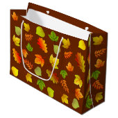 Grand Sac Cadeau Belles feuilles d'automne sur Brown (Devant Angle)