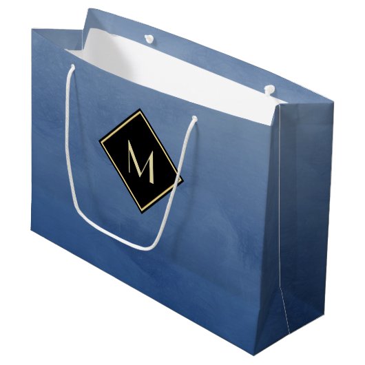 Grand Sac Cadeau Bleu Brossé Élégant Avec Monogramme Or Simple (Devant Angle)