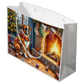 Grand Sac Cadeau Boxer Sitting by Fireplace with Christmas Lights (Dos Angle)