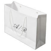 Grand Sac Cadeau Calligraphie Élégante Monogramme Invité de Mariage (Devant Angle)
