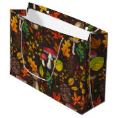 Grand Sac Cadeau Champignons d'automne, feuilles, noix et baies sur (Devant Angle)