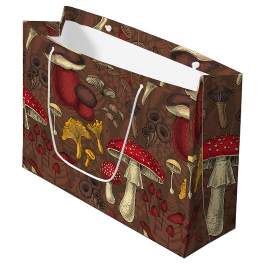 Grand Sac Cadeau Champignons sauvages sur brun (Devant Angle)