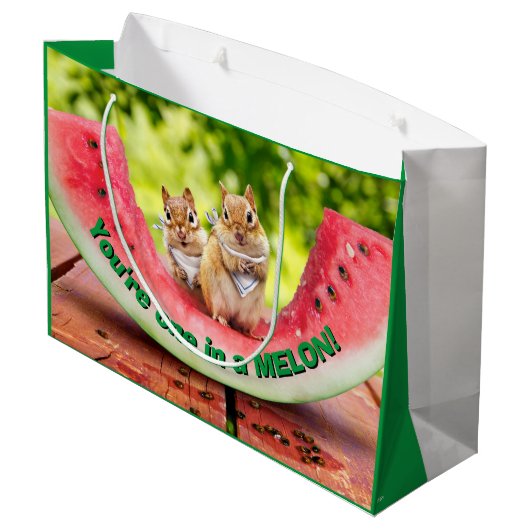 Grand Sac Cadeau Chipmunks mangeant de la pastèque (Dos Angle)