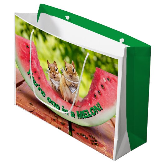 Grand Sac Cadeau Chipmunks mangeant de la pastèque (Devant Angle)