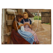Grand Sac Cadeau Deux Filles avec Needlework assis dans une ferme (Dos)