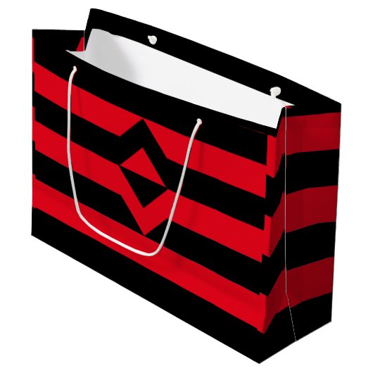 Grand Sac Cadeau Drapeau de fierté du poing (Devant Angle)