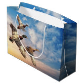 Grand Sac Cadeau Fête des pères Flying Mallard Ducks (Dos Angle)