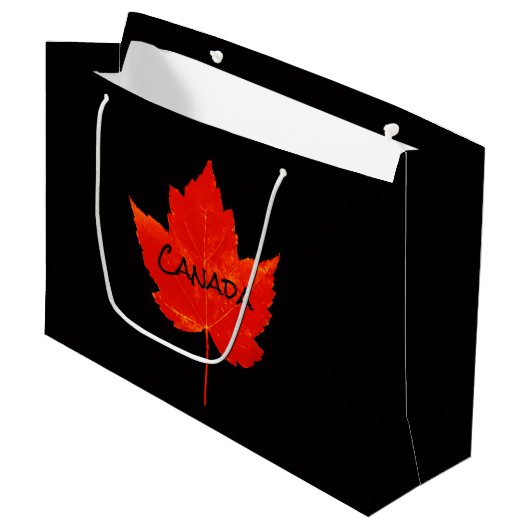 Grand Sac Cadeau Feuille d'érable noire rouge de la fête du Canada (Devant Angle)