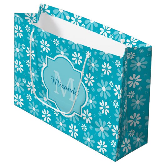 Grand Sac Cadeau Fille Monogramme Turquoise Daisy Fleurs Avec Nom (Devant Angle)
