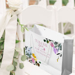 Grand Sac Cadeau Fleur sauvage de Bridesmaid pelouse Merci blanc gr<br><div class="desc">Sacoche cadeau fleur sauvage mariage personnalisé pour votre femme d'honneur - ou modifier pour une femme d'honneur ou quelqu'un d'autre dans votre fête de mariage. Le design a une bordure florale de fleurs sauvages en jaune lilas rose et bleu. Le modèle est mis en place pour vous d'ajouter le nom...</div>