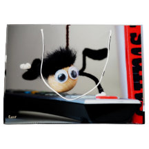 Fubby est suspendu comme la scène de Tom Cruise.