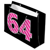 Grand Sac Cadeau Fun rose rayé "64"; Joyeux 64e anniversaire; Nom (Devant Angle)