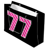 Grand Sac Cadeau Fun rose rayé "77"; Joyeux 77e anniversaire; Nom (Devant Angle)