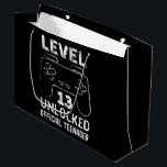Grand Sac Cadeau Funny 13e anniversaire niveau 13 joueurs déverroui<br><div class="desc">Niveau 13 déverrouillé jeu vidéo adolescent officiel jeu 13e anniversaire chemise pour les enfants qui ont eu 13 ans</div>
