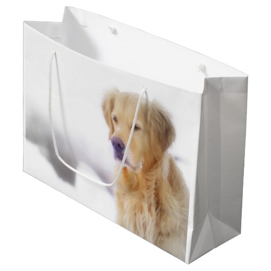 Grand Sac Cadeau Golden retriever dans la neige (Devant Angle)