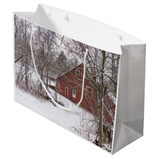 Grand Sac Cadeau Grange Rouge Dans La Neige (Dos Angle)