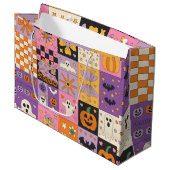 Grand Sac Cadeau Halloween Patchwork Motif - Carrés festifs avec (Devant Angle)