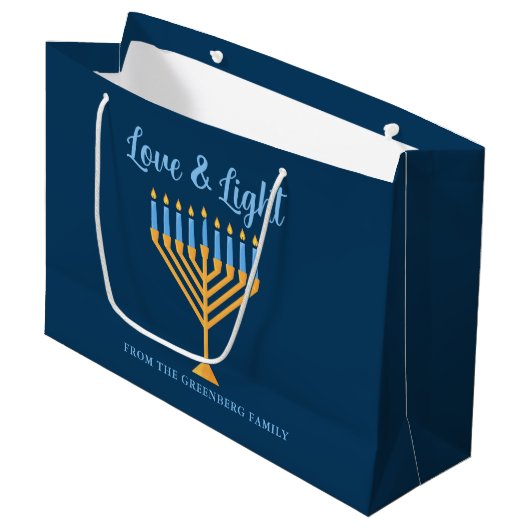 Grand Sac Cadeau Hanoukka Love & Light Menorah Personnalisable Bleu (Devant Angle)