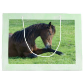 Grand Sac Cadeau Joli Cheval Brown allongé dans l'herbe (Dos)
