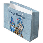 Grand Sac Cadeau Joyeux Anniversaire Avec Denim Gnomes (Devant Angle)
