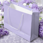 Grand Sac Cadeau Lavande Purple Script Moderne Fille Monogramme Nom<br><div class="desc">Lavande Purple Simple Script Monogramme Nom Sac cadeau. Cela rend le sac cadeau parfait pour 16 ans,  mariage,  douche nuptiale,  anniversaire,  baby shower ou bachelorette pour quelqu'un qui aime le luxe glam et les styles chic.</div>