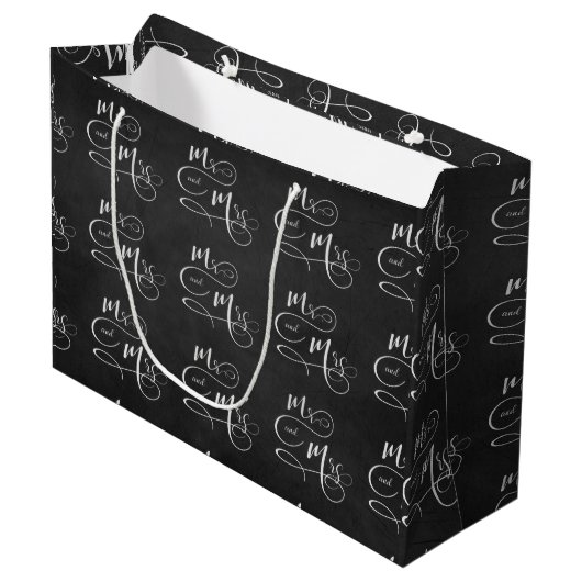 Grand Sac Cadeau M. & Mme sur tableau noir (Devant Angle)
