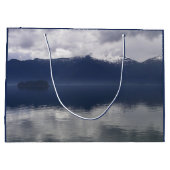 Grand Sac Cadeau Misty Alaskan Sea dans les tons bleu (Dos)